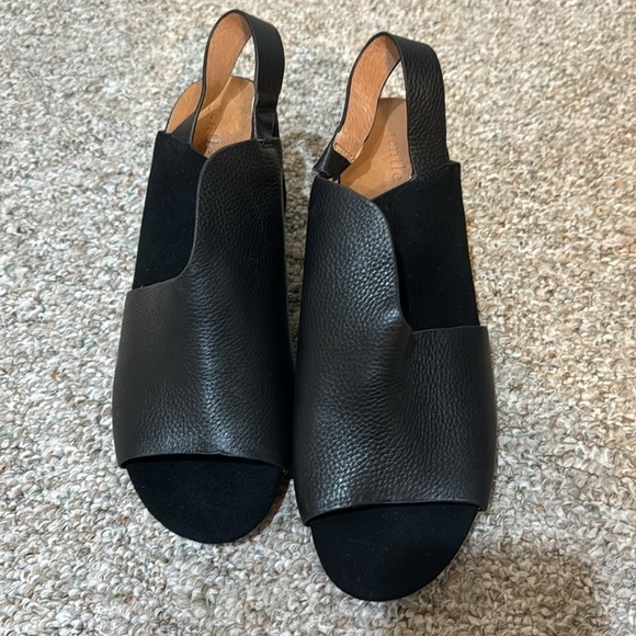 NEW! Gentle Souls by Kenneth Cole Charlene Hooded Slingback Sandals - Size 11 - Picture 5 of 16